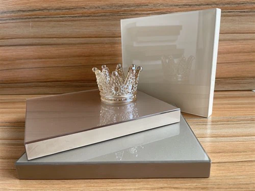 Стеклянная дверь шкафа